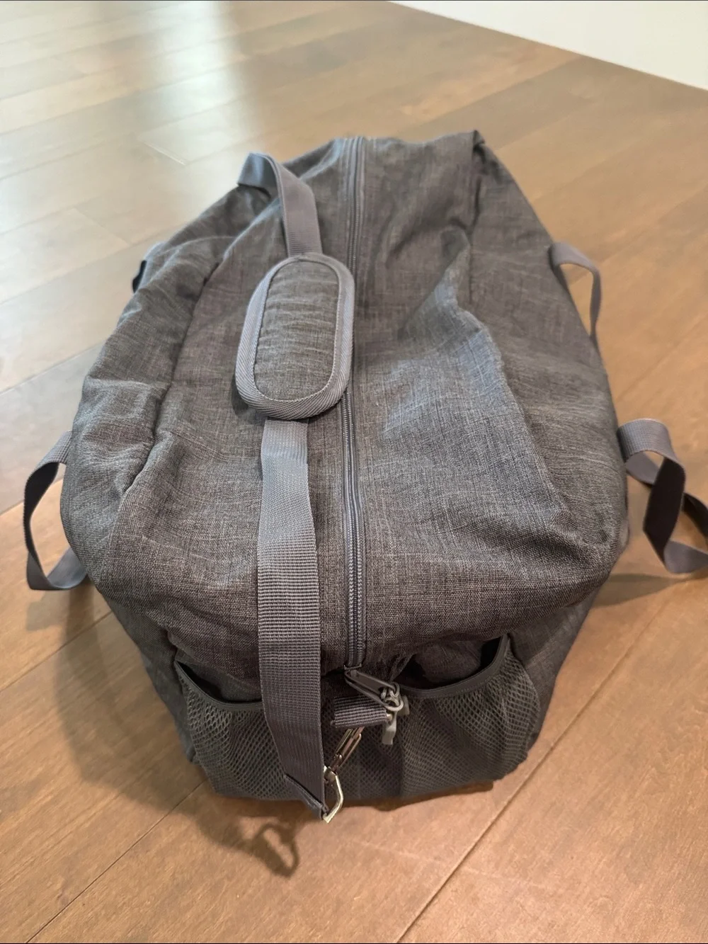Gray Men’s Travel Gym Duffel Bag